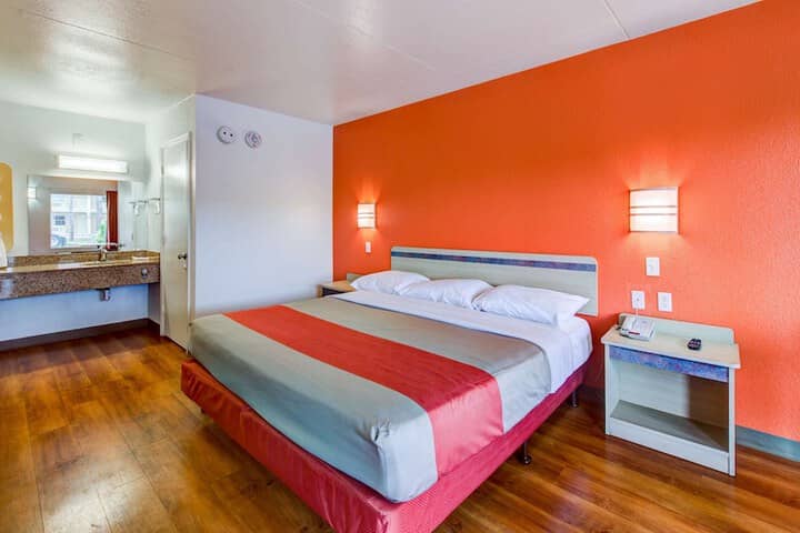 Room 12 of 40