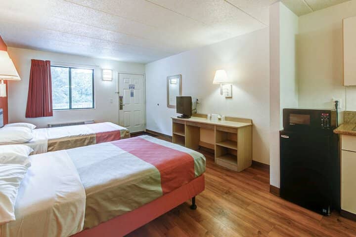 Room 13 of 40