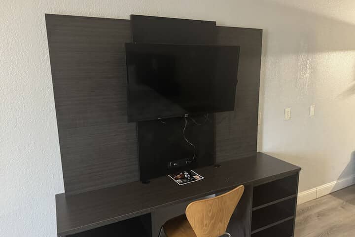Room 8 of 40