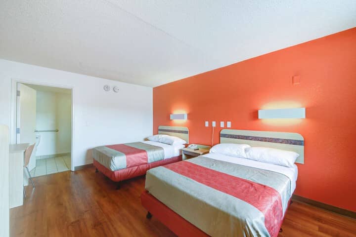Room 17 of 40