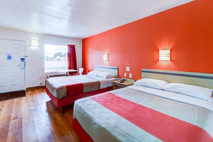 Room 18 of 40