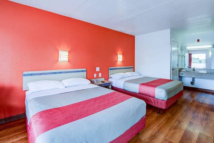 Room 32 of 40