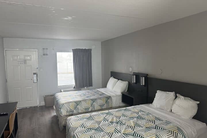 Room 7 of 40