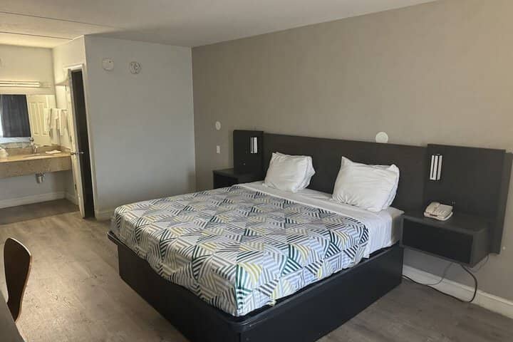Room 9 of 40