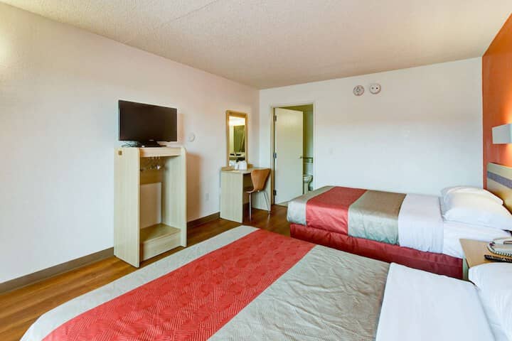 Room 16 of 40