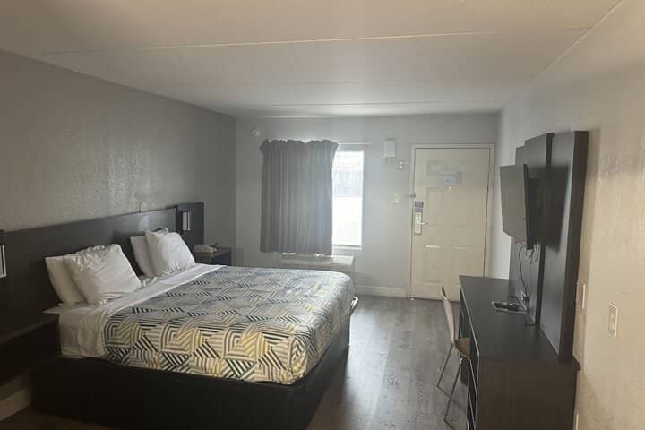 Room 10 of 40